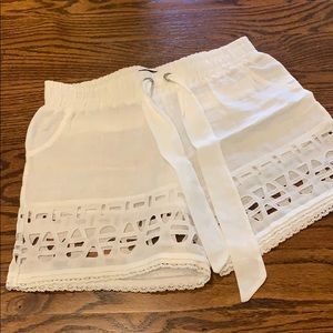 White 100% linen shorts
